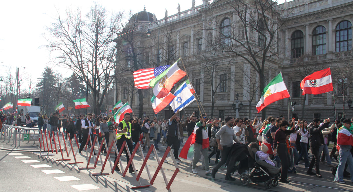 Flaggen-Strauß: Perisch-iranische, USA, Israel und Österreich