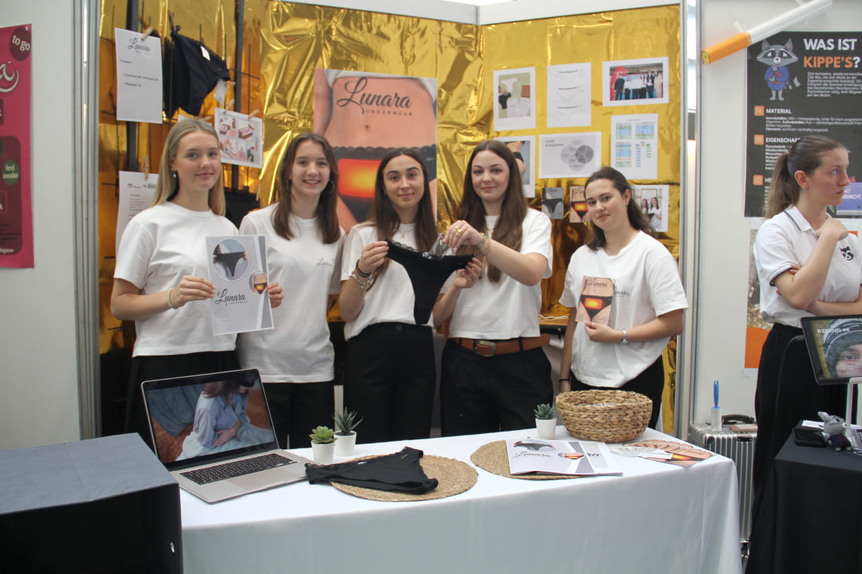 Freya Berger, Lisa Bühler, Antonella Gasparević, Kim Vonbank und Katharina Müller von 