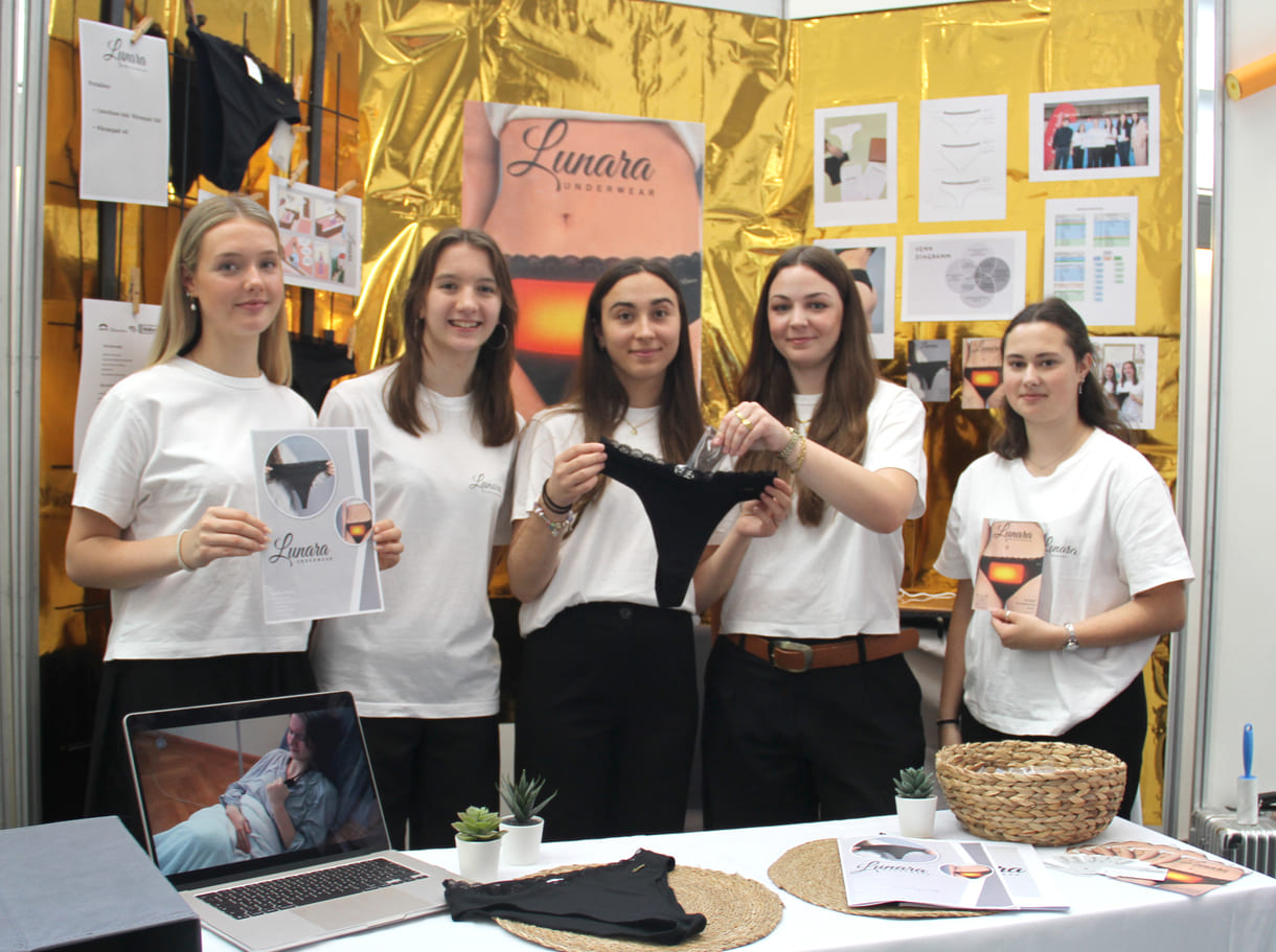 Freya Berger, Lisa Bühler, Antonella Gasparević, Kim Vonbank und Katharina Müller von 