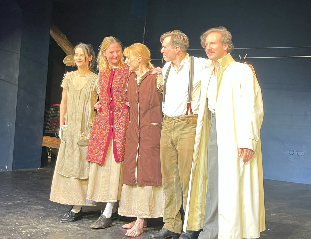 Verbeugung der Schauspieler:innen