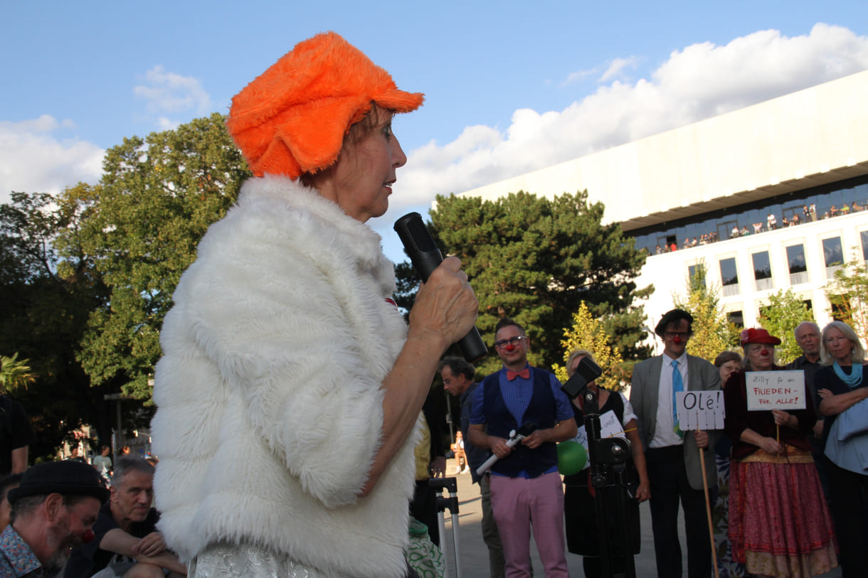 Verena alias Clown:in Donna, 