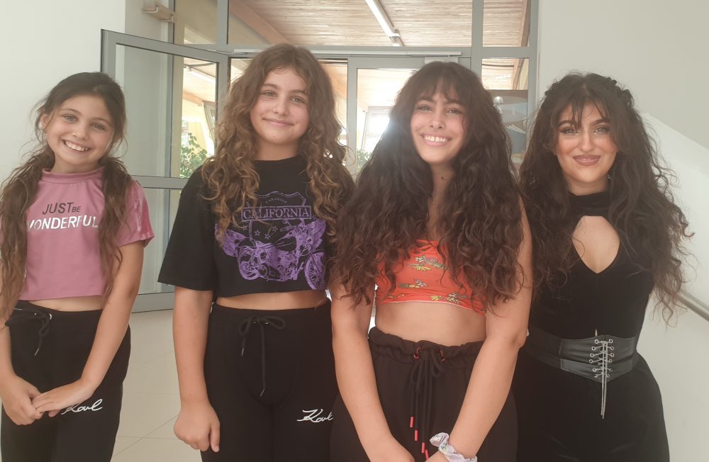 Die vier Schwestern Arisu, Ariella, Kimiyah und Setareh Eskandari