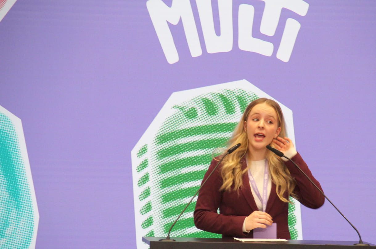 Viola Kaltenberger (Hertha Firnberg Schulen für Wirtschaft und Tourismus) mit Französisch und Deutsch)