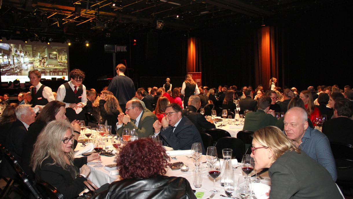 Ungewöhnlich präsentiert sich der große Veranstaltungssaal