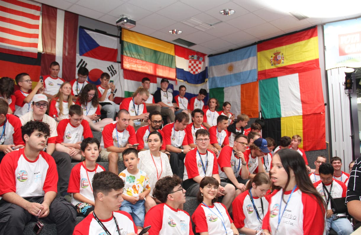 Das volle Forum - (fast) alle in den YOTA-Camp-Shirts