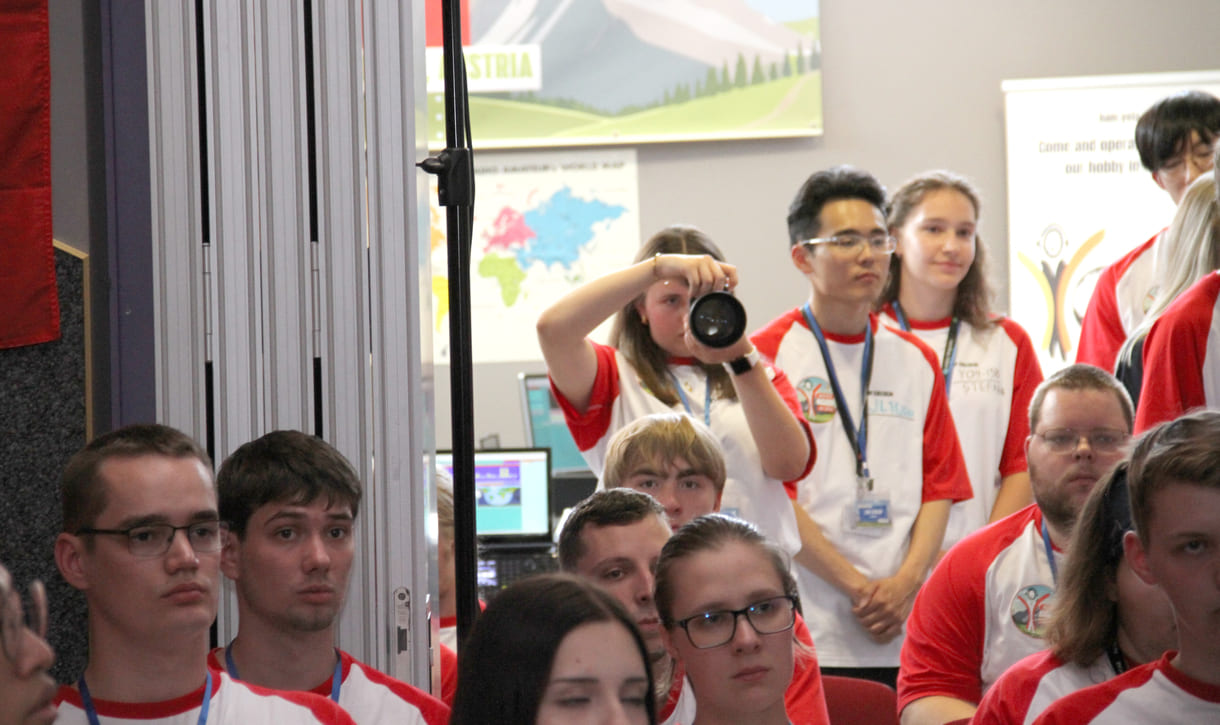 Das volle Forum - (fast) alle in den YOTA-Camp-Shirts