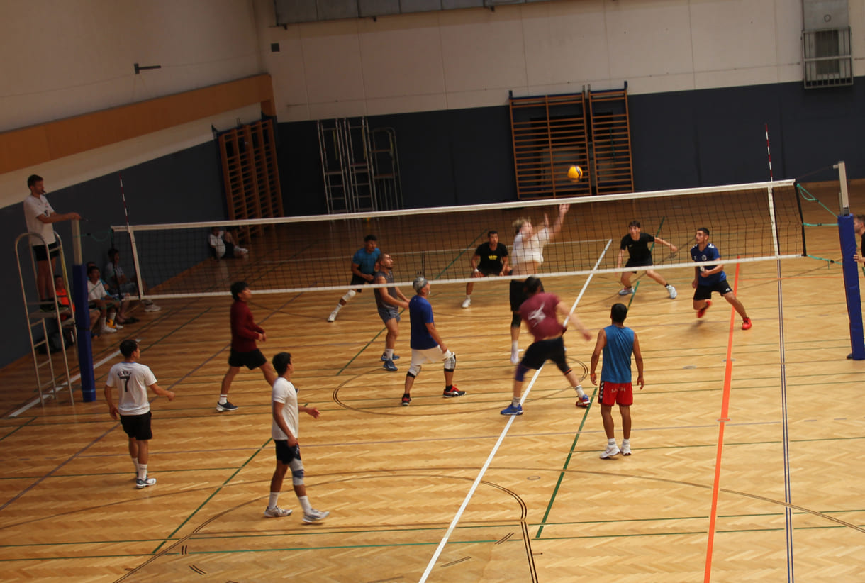 Volleyball - mehrere Matches gleichzeitig in der Halle