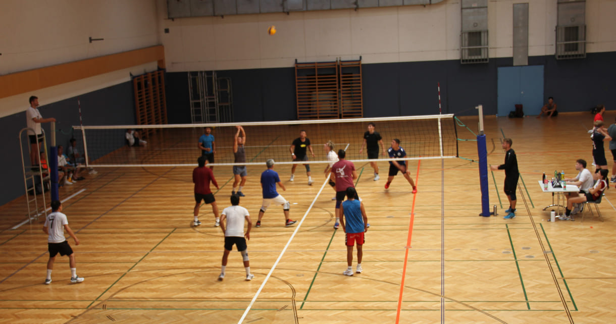 Volleyball - mehrere Matches gleichzeitig in der Halle