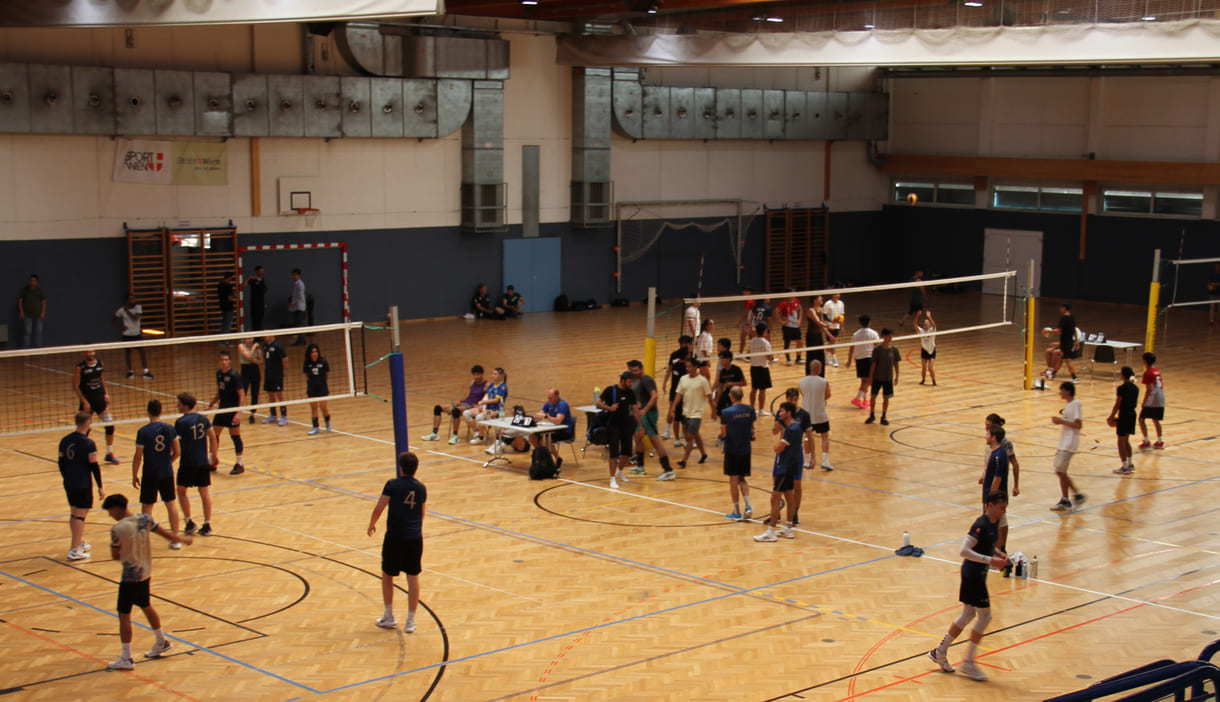 Volleyball - mehrere Matches gleichzeitig in der Halle