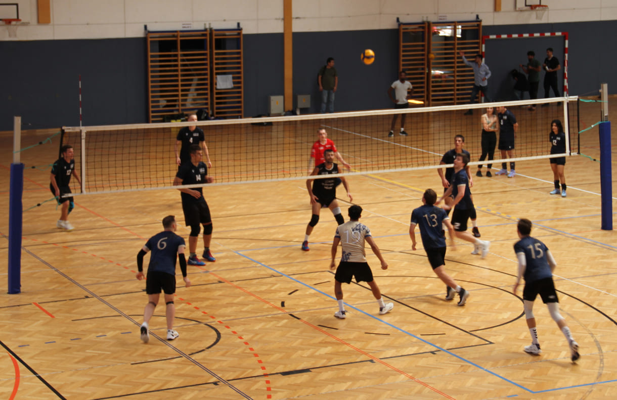 Volleyball - mehrere Matches gleichzeitig in der Halle