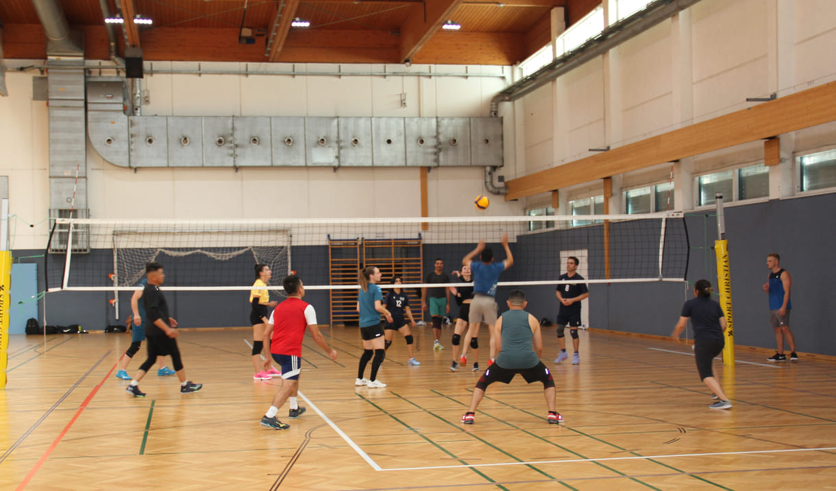 Volleyball - mehrere Matches gleichzeitig in der Halle