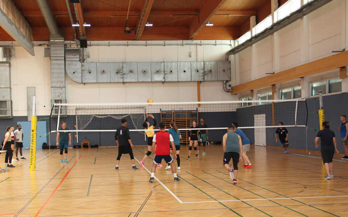 Volleyball - mehrere Matches gleichzeitig in der Halle