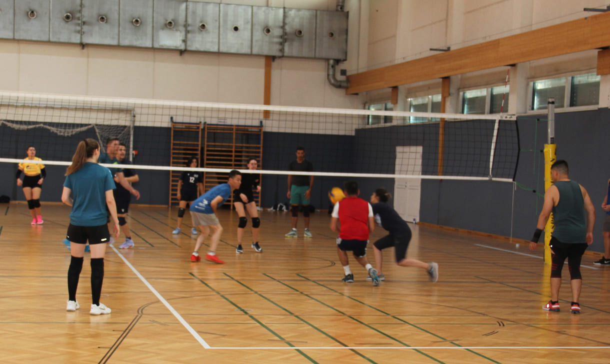 Volleyball - mehrere Matches gleichzeitig in der Halle