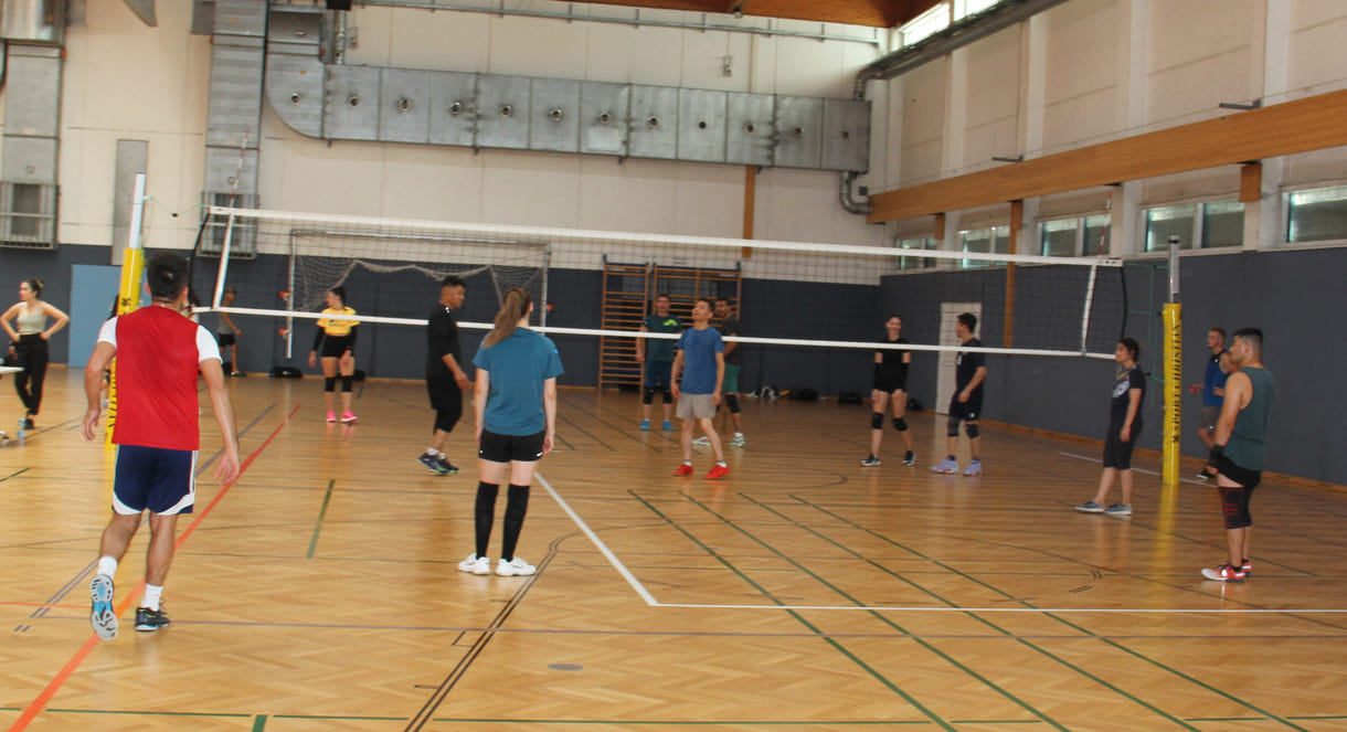 Volleyball - mehrere Matches gleichzeitig in der Halle