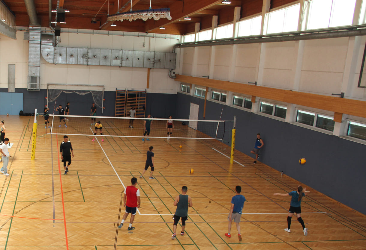 Volleyball - mehrere Matches gleichzeitig in der Halle