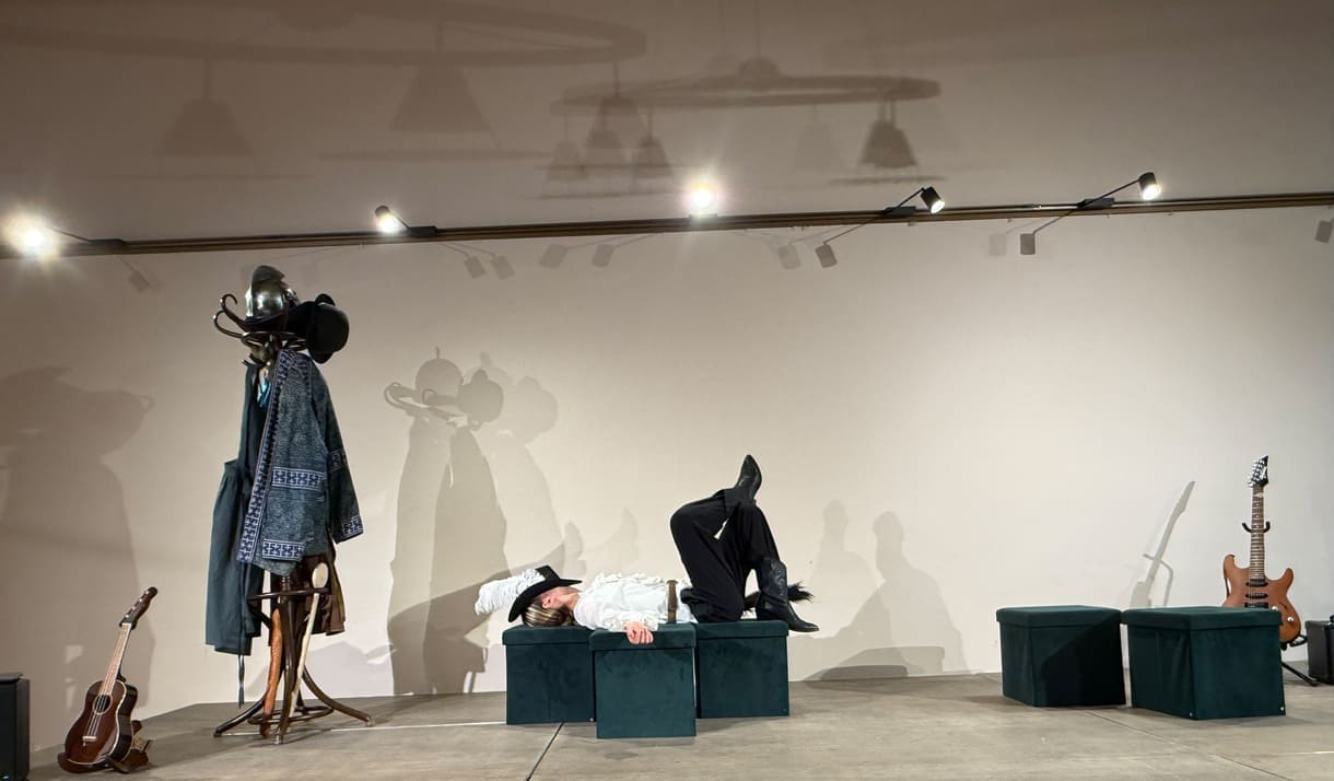 Szenenfoto aus "Der gestiefelte Kater" in der Bezirksvorstehung Alesergrund (Wien, 9. Bezirk)