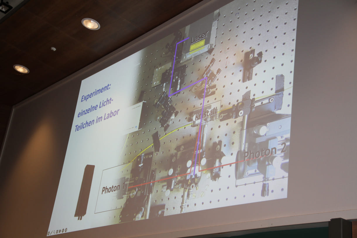 Vortrag und Folien zu Quantenphysik von und mit Markus Aspelmeyer