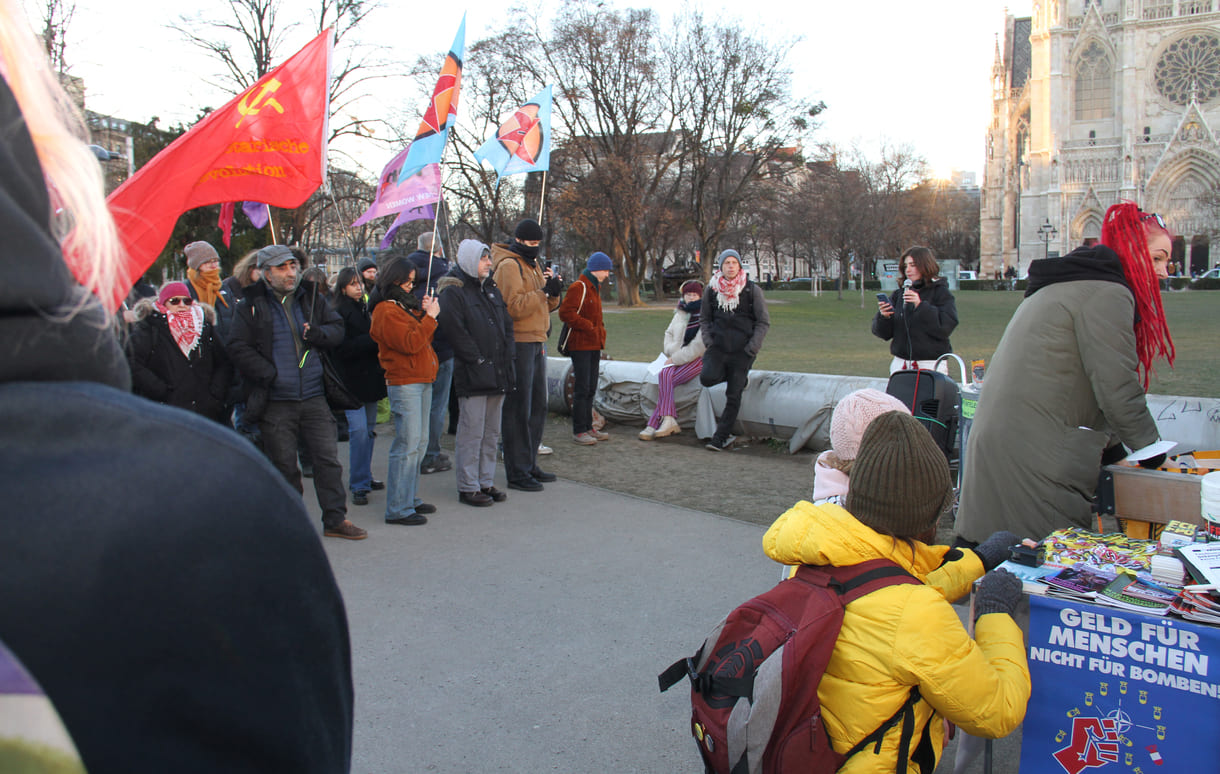 Auftaktkundgebung im Sigmund-Freud-Park, einem Teil des Parks vor der Votivkirche