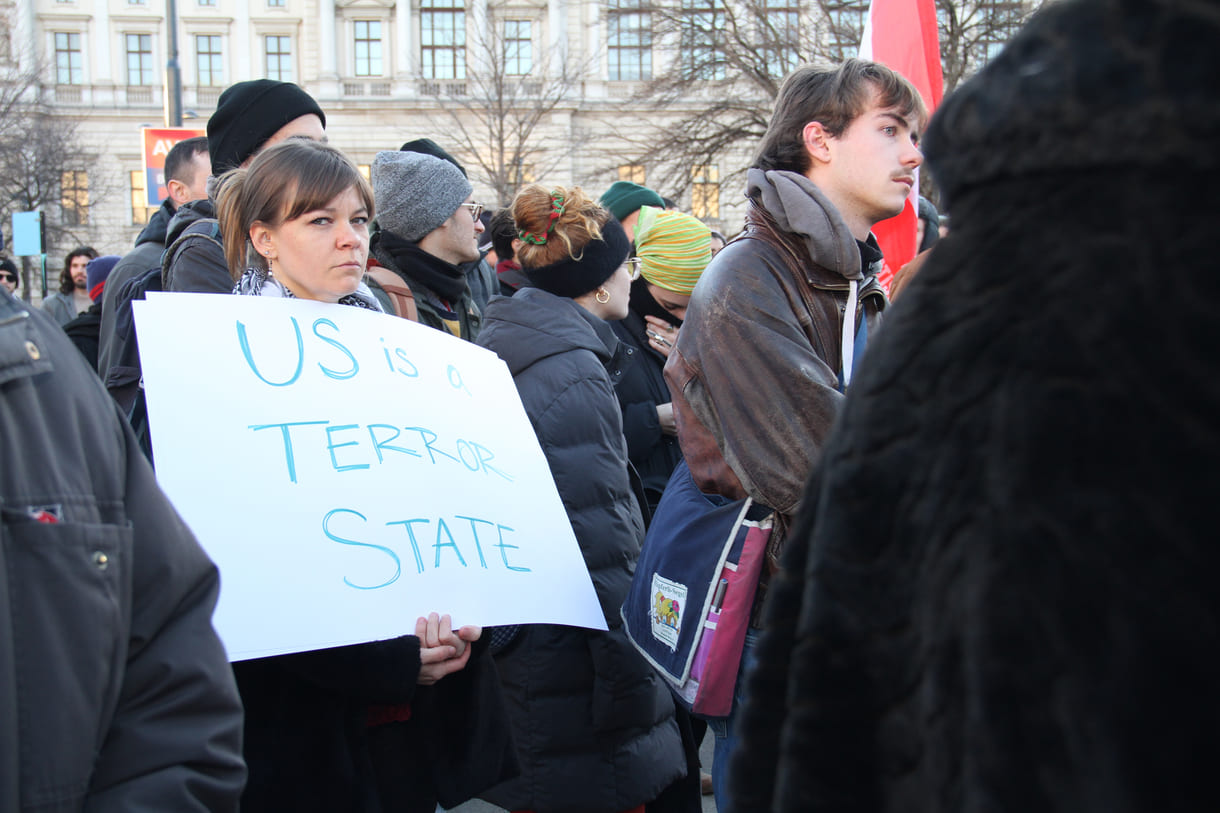 Auftaktkundgebung im Sigmund-Freud-Park, einem Teil des Parks vor der Votivkirche