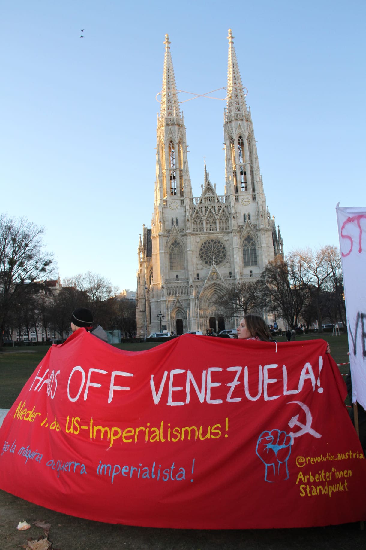 Auftaktkundgebung im Sigmund-Freud-Park, einem Teil des Parks vor der Votivkirche