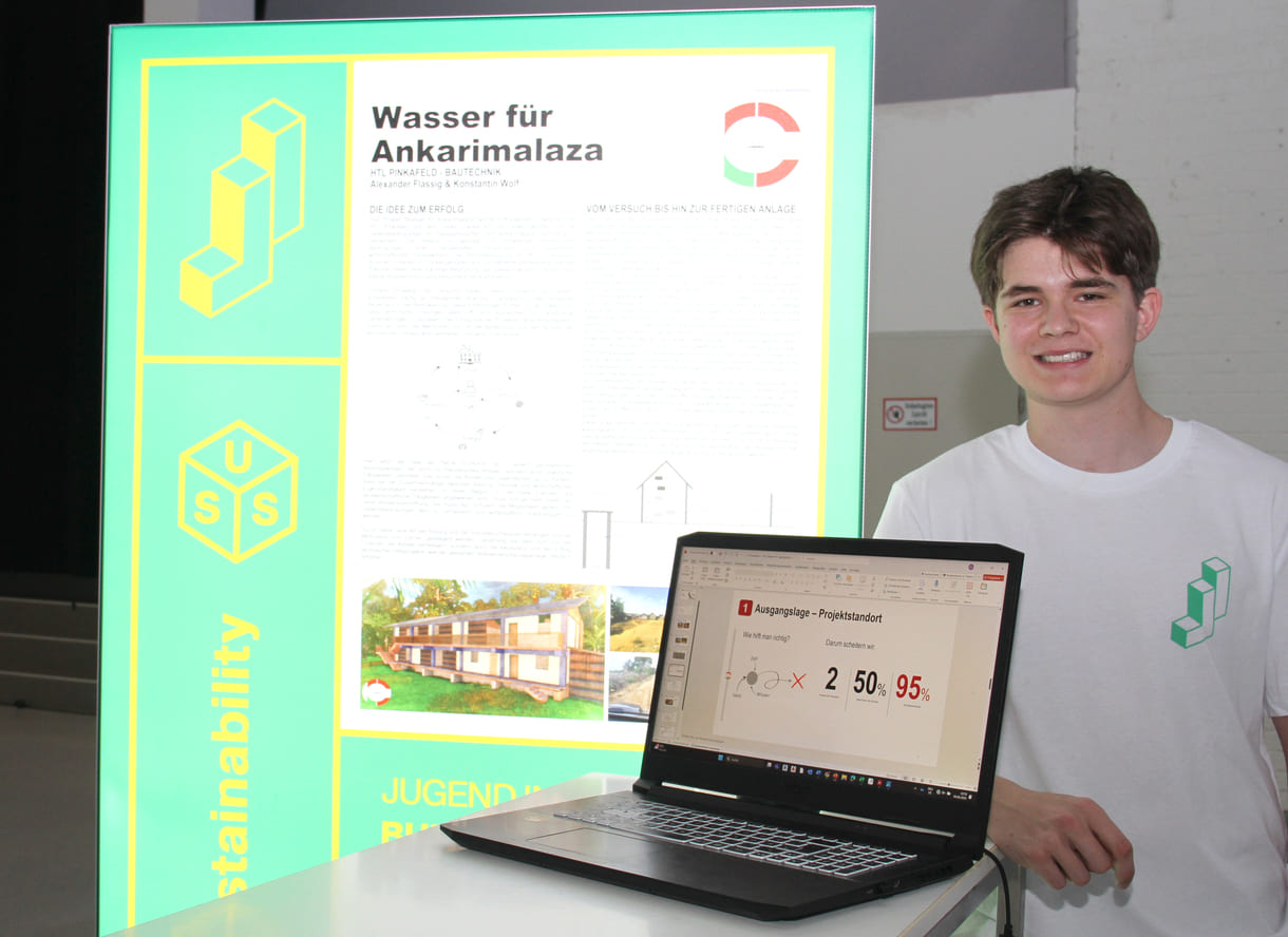 Konstantin Wolf erläutert das Projekt „Wasser für Ankarimalaza