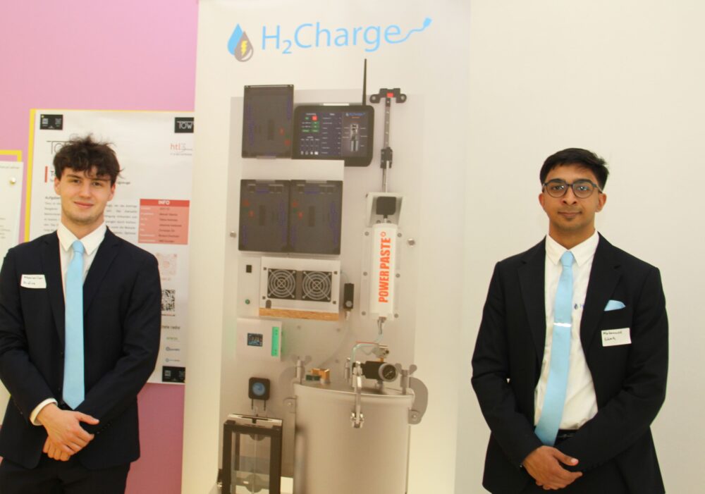 Maximilian Hrdina und Mohammed Shah aus der HTL Rennweg machten sich auf die Suche nach der Powerpaste, mit der Wasserstoff-Energie gespeichert werden könnte