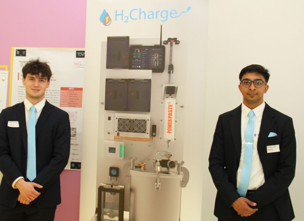 Maximilian Hrdina und Mohammed Shah aus der HTL Rennweg machten sich auf die Suche nach der Powerpaste, mit der Wasserstoff-Energie gespeichert werden könnte