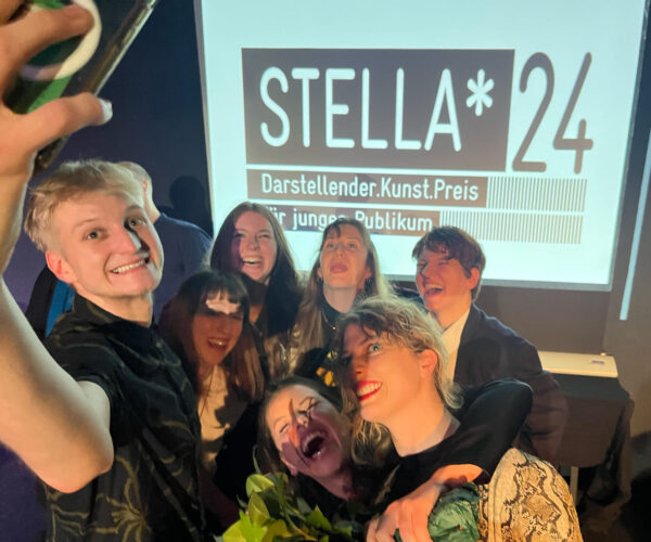 Gruppen-Selfie der Weizer-Theaterfabrik-Jugendlichen