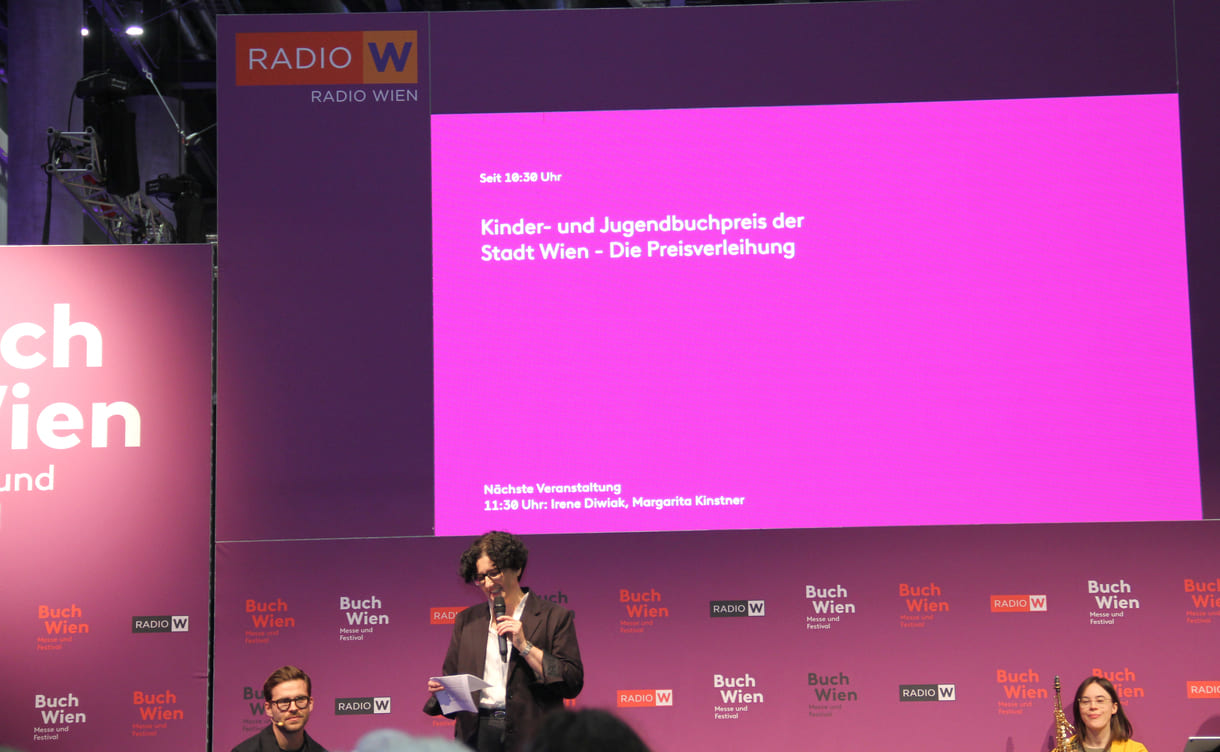 Die Leiterin der Literaturabteilung der Stadt Wien vertrat die Kulturstadträtin, die zu einer dringenden Sitzung musste