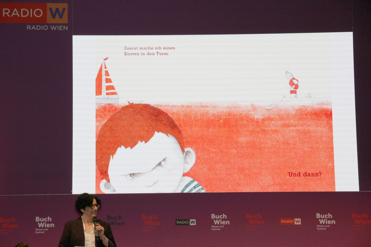 Die Leiterin der Literaturabteilung der Stadt Wien vertrat die Kulturstadträtin, die zu einer dringenden Sitzung musste