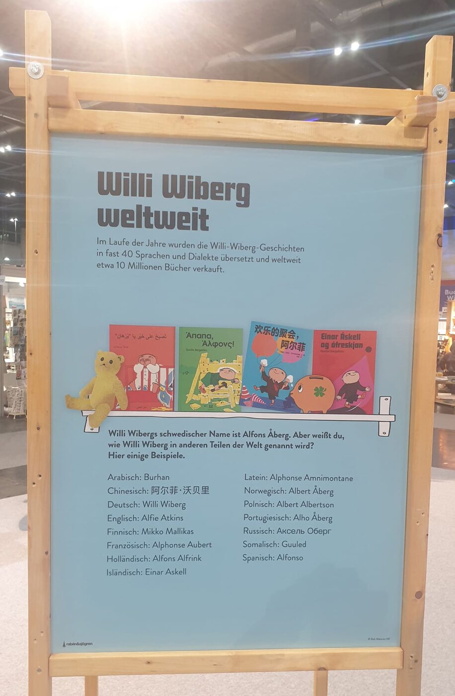 Tafeln der Ausstellung zu 50 Jahre Willi Wiberg, dem Kinderbuchklassiker von Gunilla Bergström
