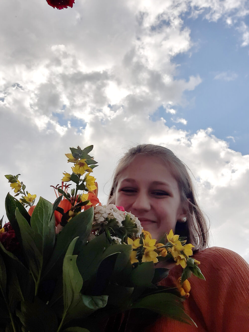Johanna mit Blumen