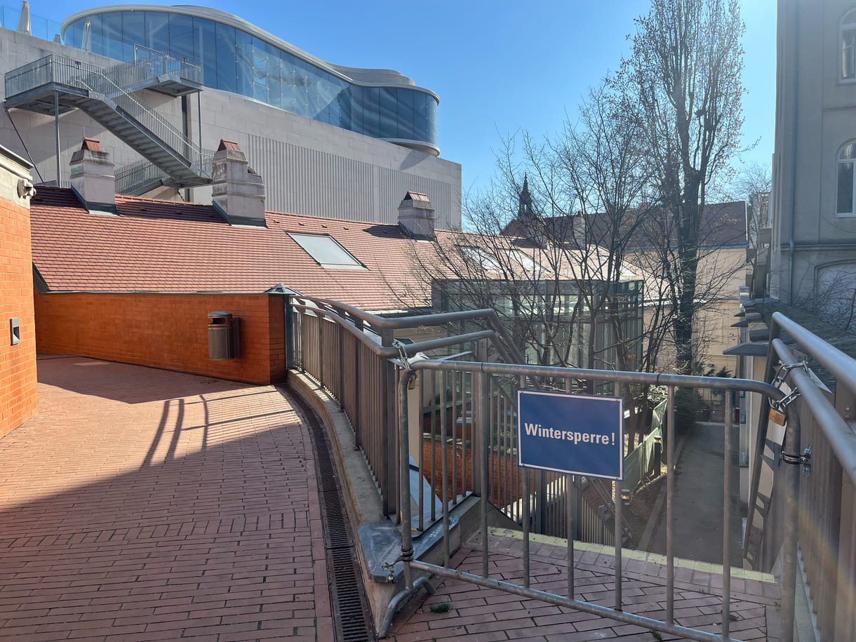 Gesperrter Stiegenabgang im MuseumsQuartier Wien - wegen 