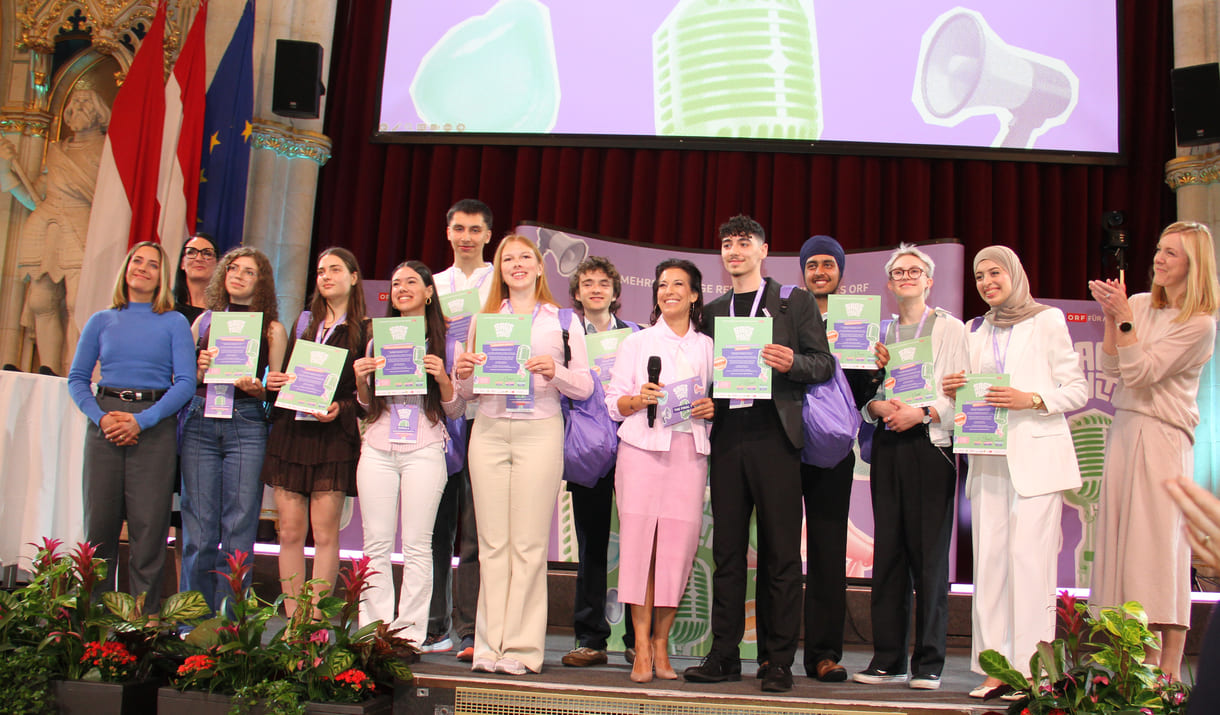 Die zehn Finalist:innen mit auf dem Foto ORF-Vertreterinnen