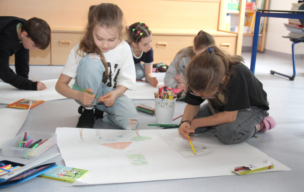 Kinder zeichnen - für das Bühnenbild