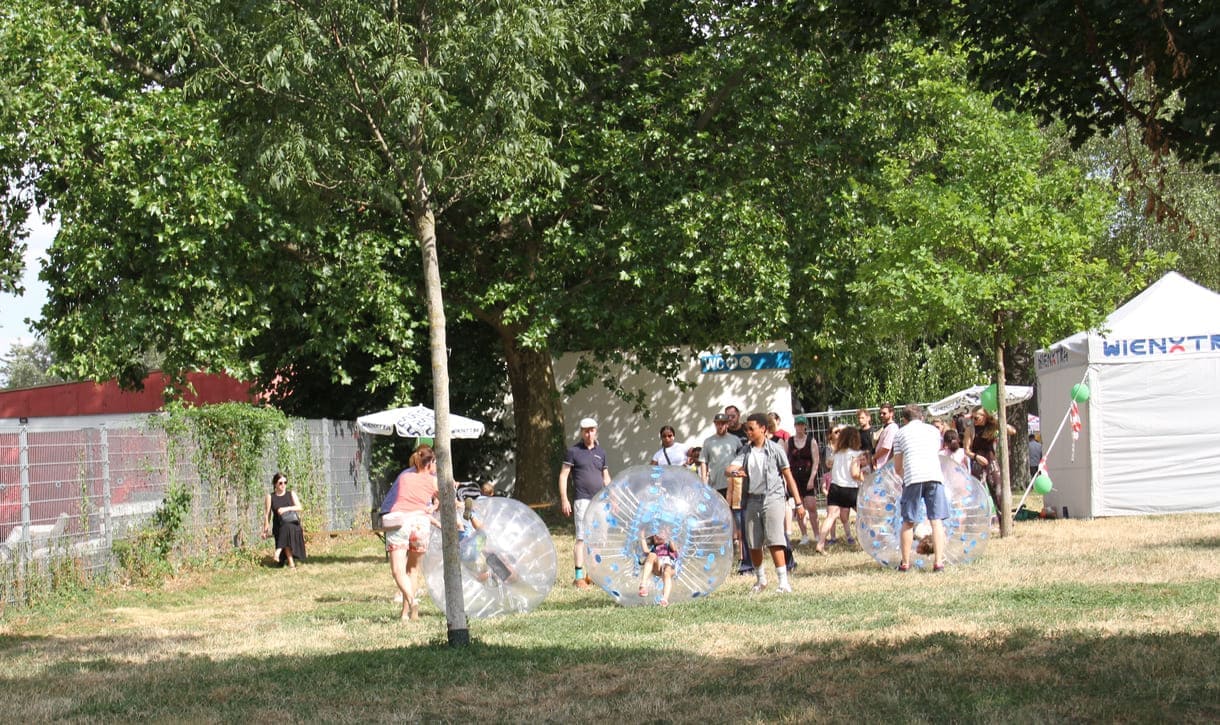 Zorbing - nicht ganz in der Kugel