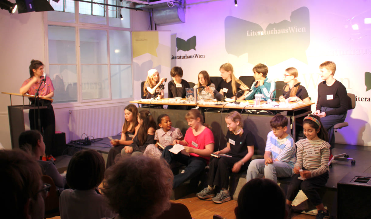 Weitere Gruppe der jüngeren Juror:innen: Amie, Anna, Anton, Leyla, Marie, Mia, Paula, Philippa (ebenfalls alphabetisch angeführt)