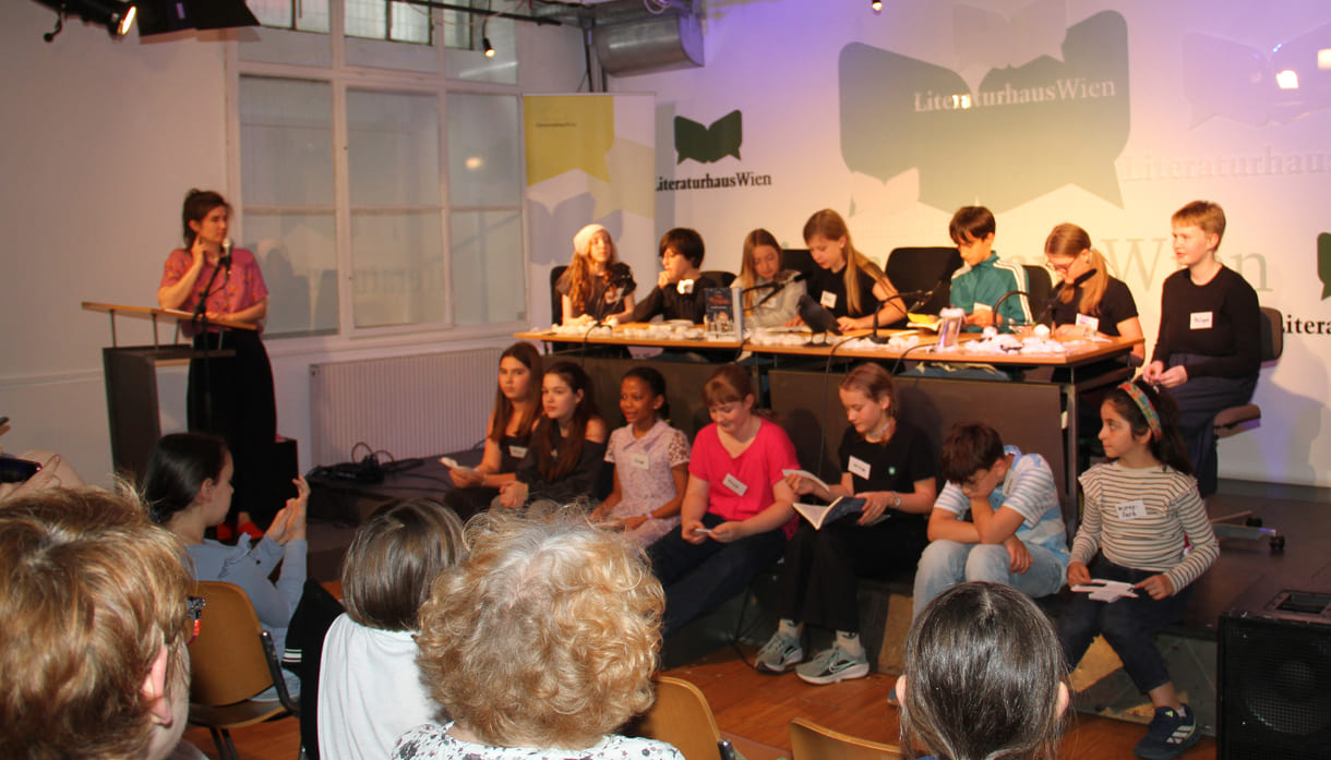 Weitere Gruppe der jüngeren Juror:innen: Amie, Anna, Anton, Leyla, Marie, Mia, Paula, Philippa (ebenfalls alphabetisch angeführt)